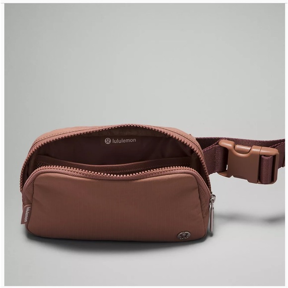 Lululemon Everywhere Belt Bag 1L. BNWT - Picture 2 of 7